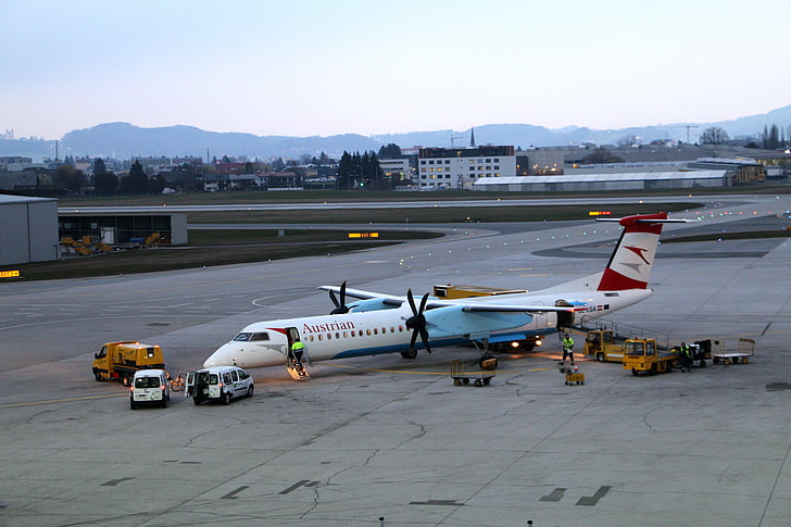 Salzburg, Aeropuerto, avión, Flyer, hélice, pista de aterrizaje