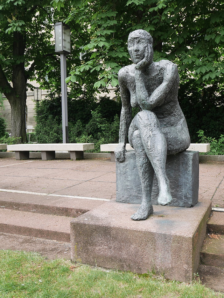Berlín, escultura, meditando, arte de ddr, Universidad Humboldt de Berlín, Sabina grzimek, figura femenina