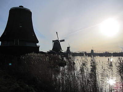 Mills, Zaanse schans, Olanda, Paesi Bassi, cielo blu, paesaggio olandese, acqua