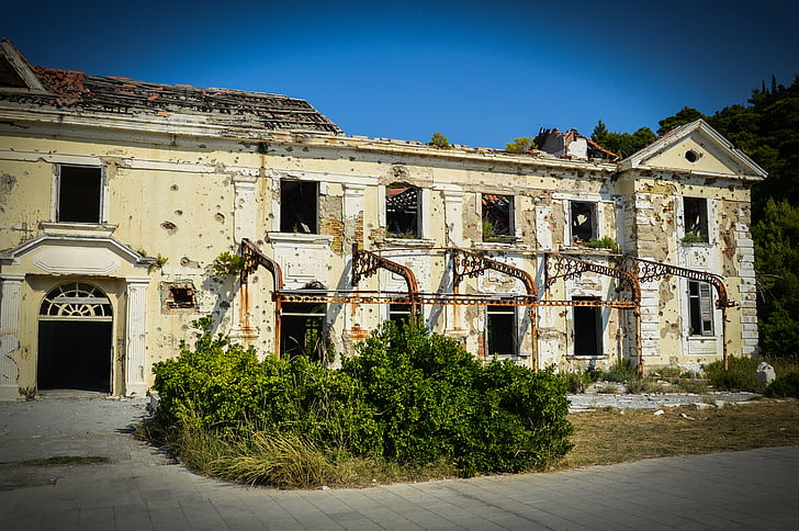 Kupari, Dubrovník, Grand hotel, Chorvatsko, válka, zničeno, opuštěné