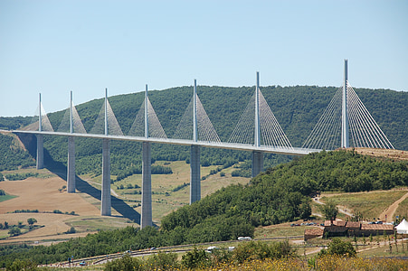 Millau viaduct, sommer, ferie, Frankrig