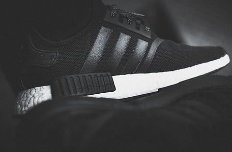 Adidas, en noir et blanc, gros plan, mode, NMD, chaussure, chaussures de sport
