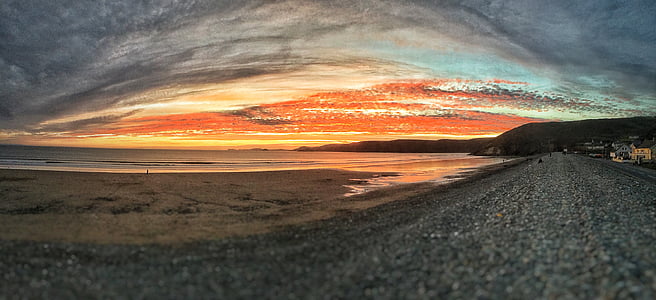 Newgale, Pembrokeshire, Playa, puesta de sol, país de Gales, Reino Unido, mar