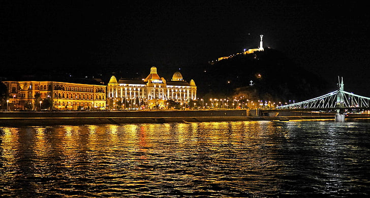 Budapest bei Nacht, Donau, West bank, Gellert hotel, Freiheitsbrücke, Gellert-Berg, Beleuchtung