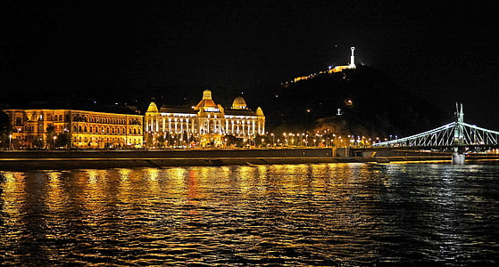 Budapest på natten, Donau, Västbanken, Gellert hotel, Liberty bridge, Gellert berget, belysning