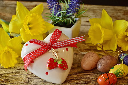 heart, daffodils, gift, easter, osterglocken, egg, easter eggs