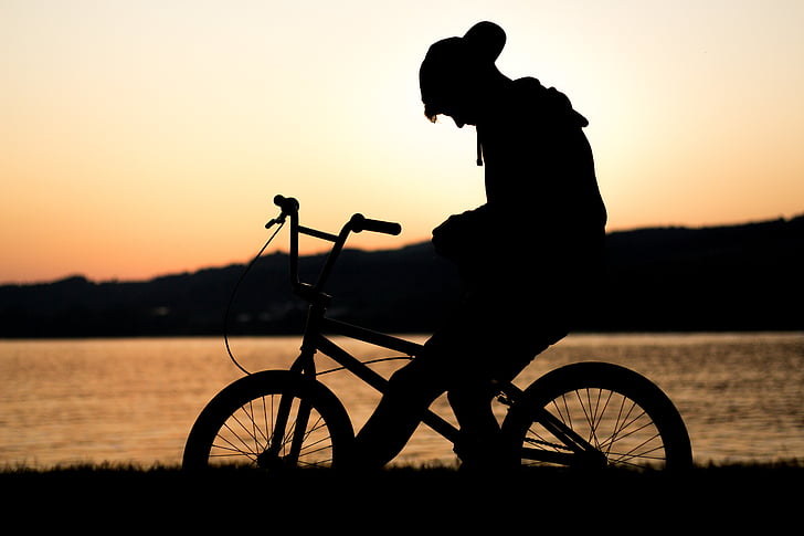 rétro-éclairé, vélo, vélo, biker, cycliste, aube, tombée de la nuit