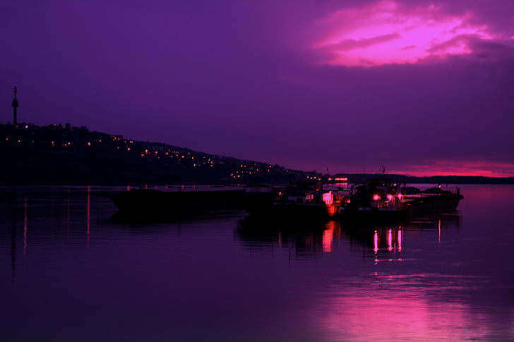 Oltenita, o Danúbio, Porto, à noite, panela a vapor