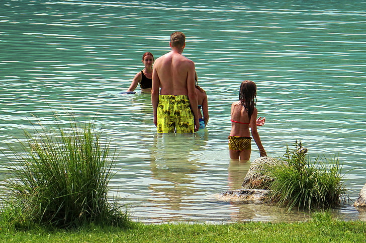 Porodica Swim-water-leisure-holiday-preview
