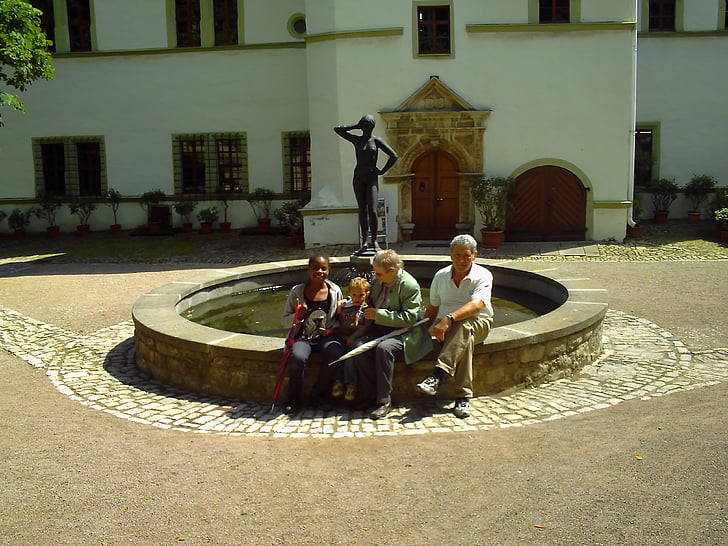 Porodica - Page 2 Fountain-schloss-dornburg-castle-family-preview