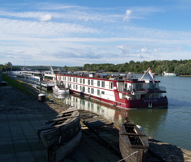 bateau de luxe, fleuve de Danube, Mohács