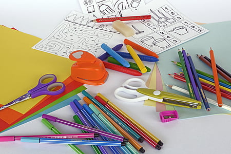 felt tip pens, colored pencils, crayons, pens, draw, color, colour pencils