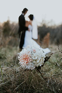 Vestuvės, santuoka, nuotaka, gėlės, puokštė, suknelė, žiedas