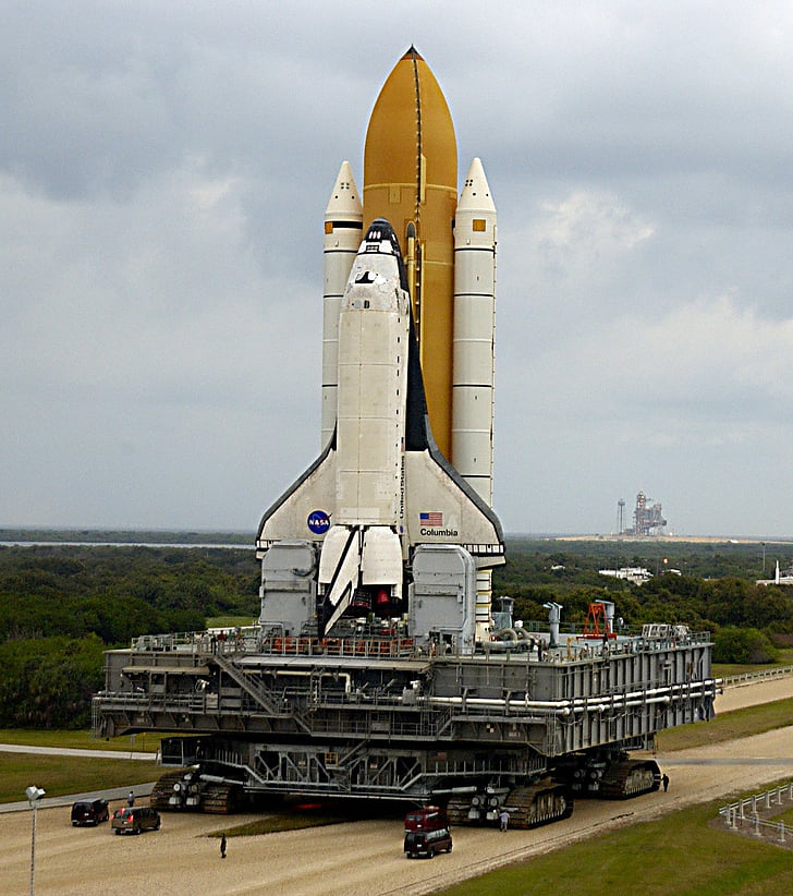 lo space shuttle Columbia, Rollout, rampa di lancio, pre-lancio, astronauta, missione, esplorazione