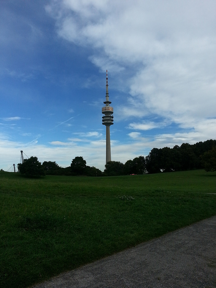 Olympia tower, München, olympiska parken, tornet, moln