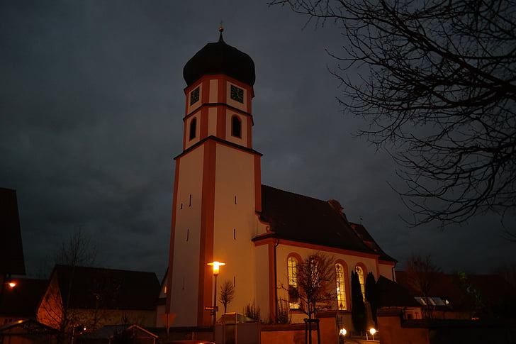 Igreja, campanário, À noite, iluminado, Paróquia Evangélica, franziskus St, Er, cantando.
