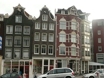 อัมสเตอร์ดัม, แถวบ้าน, บ้านคด