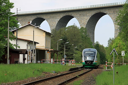 Pirk, cây cầu xa lộ, Station pirk, Arnaus, vogtlandbahn, ga xe lửa cũ, dường như