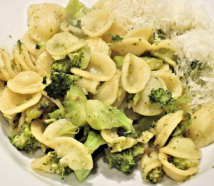 pasta, Orecchiette, broccoli, ansjoser, parmesan, mad
