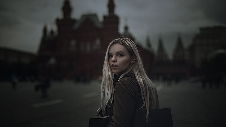 Děvče, Rudé náměstí, chmury, tmavý, knihy, Kreml, Moskva