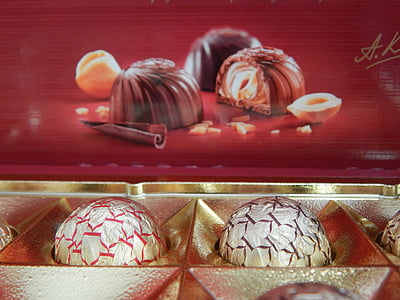 saldainiai, saldainių dėžutė, šokolado saldainiai, arbata, makro, Makro fotografija, closeup