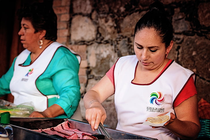 culture, gens, Groupe, femmes, faire cuire, alimentation de rue, Mexique