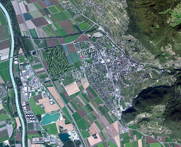 супутникове фото, Європа, невелике містечко