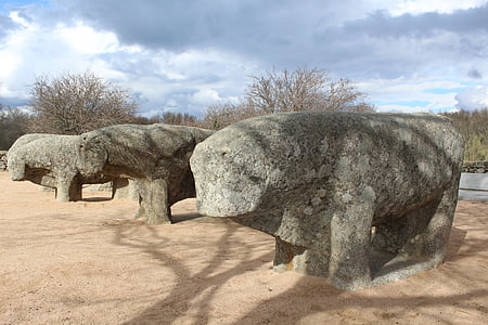 guillando, Οι ταύροι του guisando, αρχαίες πέτρες, αρχαία γλυπτά, πέτρα, παλιά, πέτρινο γλυπτό