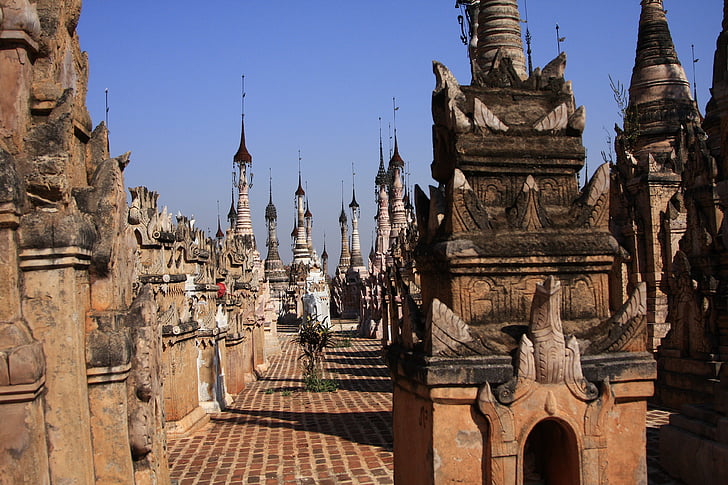 Mianmar, Kolesánszky György Gyula, pagodák