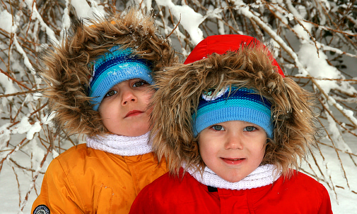 tvillingar, Bröderna, vinter, snö, porträtt, leende, blå ögon