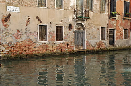Venecija, ulica, kanal, zgrada, balkon, vrata, Venecija - Italija