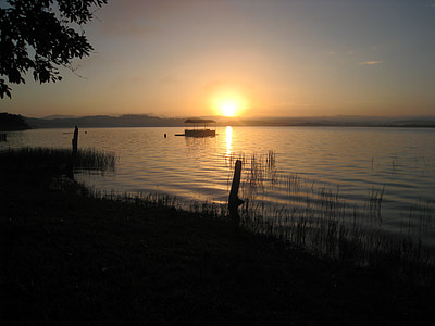 apus de soare, malul lacului, El remate, Guatemala