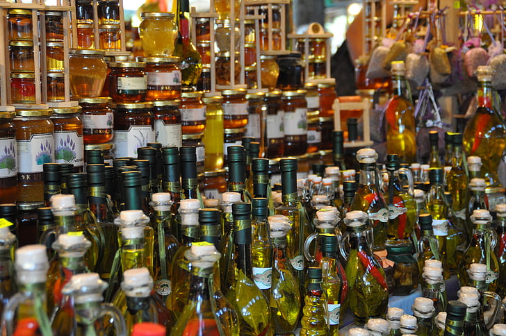 nature morte, bouteilles, marché, miel, huile d’olive