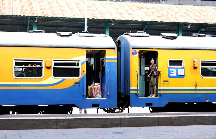 transport, tog, Indonesia, Java, kereta api sri tanjung, stasiun gubeng, Surabaya