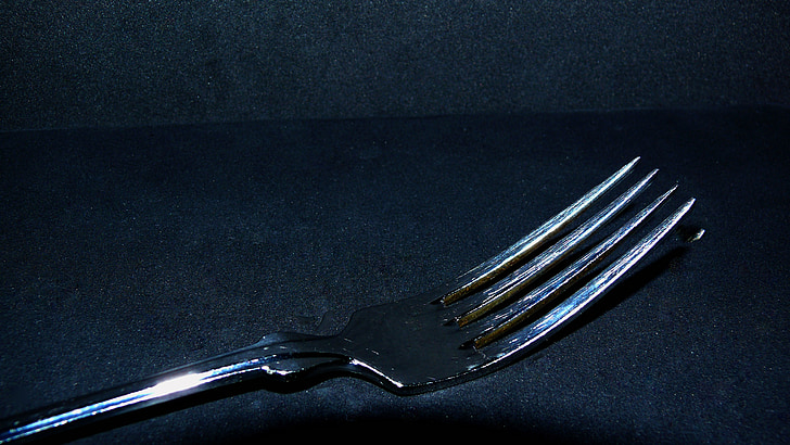 πιρούνι, μαχαιροπήρουνα, μεταλλικό τραπέζι, μέταλλο