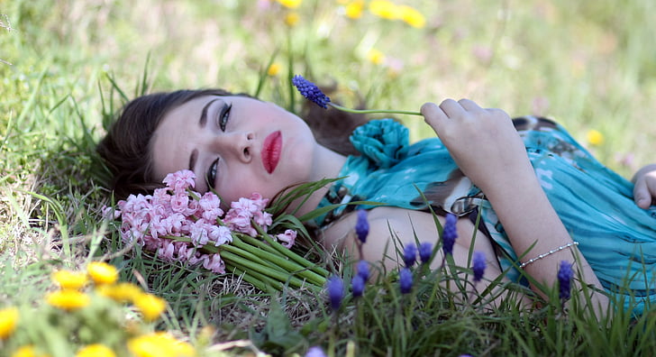 Κορίτσι, Υάκινθος, λουλούδια, φύση, ομορφιά, άνοιξη