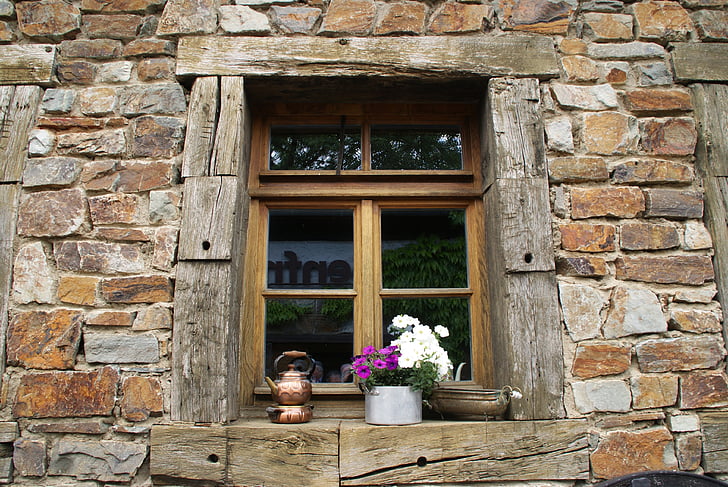 стена, Кариерен камък, Прозорец, рамка, цветя, меден котел, дървен материал
