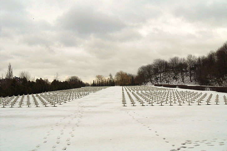 Polonia, Cementerio, graves, lápidas mortuorias, invierno, nieve, hielo