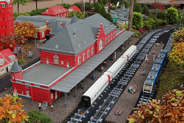 Lego, Stasiun Kereta, dari lego, kereta api, Legoland, Denmark, Billund
