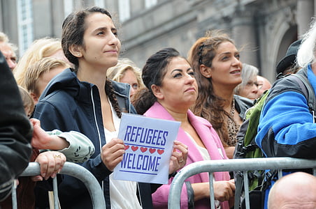 Zapraszamy uchodźców, Demonstracja, Kopenhaga, 2015, przed Parlamentem, ludzie, protest