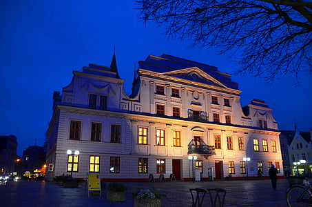 marché, Güstrow, Mecklenburg, Hôtel de ville, nuit
