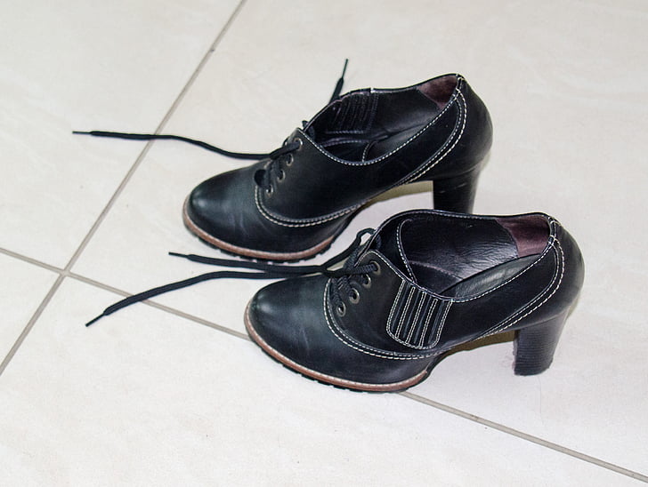shoes, women's, heels, details, shoe laces, paul, plates