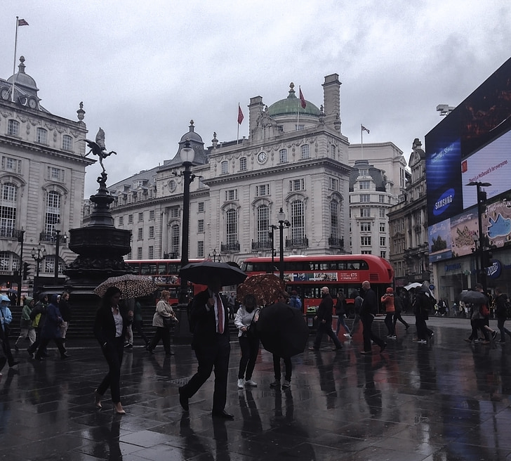 Londýn, déšť, Piccadilly circus, Regent street, Westminster