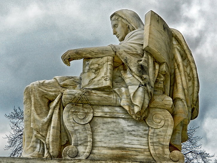 Betrachtung der Gerechtigkeit, u s OGH, Himmel, Wolken, Denkmal, Statue, Skulptur