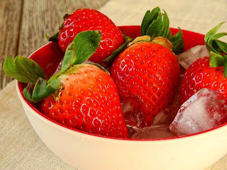 maasikad, marjad, puuviljad, puu, maitsev, toidu, süüa