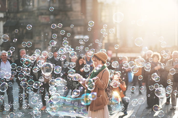 vrouw, spelen, bubbels, dag, tijd, mensen, menigte