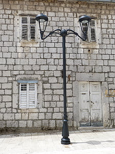 Cetinje, Montenegro, huvudstad, gamla stan, historiskt sett, väggen, fönster