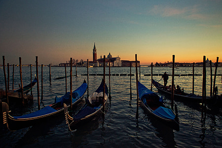 Venezia, gondoler, båter, vann, solnedgang, skumring, Italia