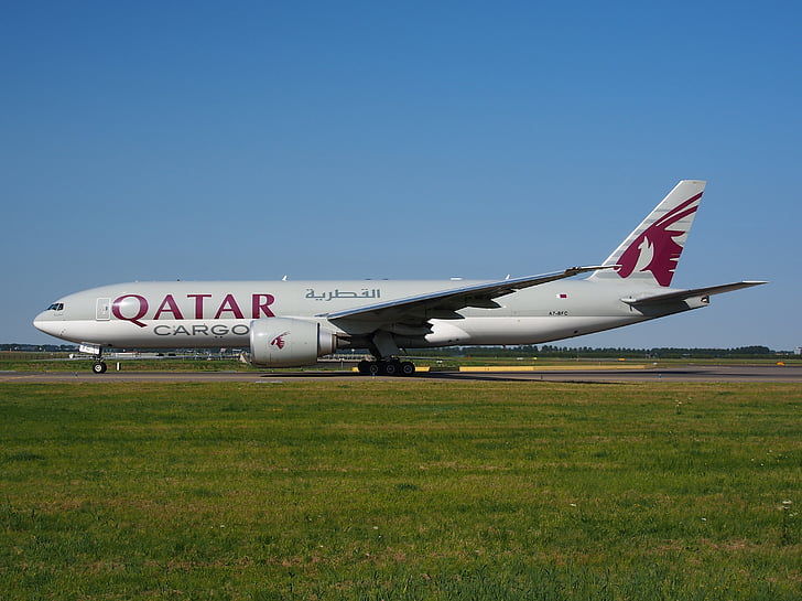 Qatar airways, lading, Boeing 777, Luchthaven, vliegtuig, vliegtuigen, luchtvaart