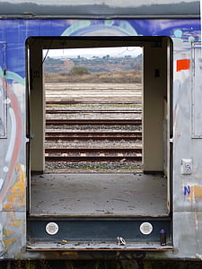 porta do trem, abandonado, vandalismo, pintado, estrada de ferro, graffitti, carroça